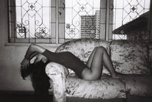 Load image into Gallery viewer, Lomography Simple Use Reusable Film Camera - B&W Negative 400 (27 exposures)