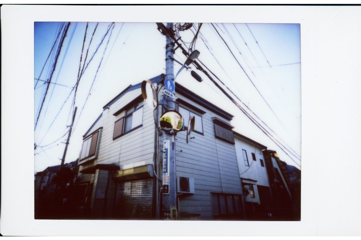 Lomo'Instant Automat Glass Ema Ichikawa — side view
