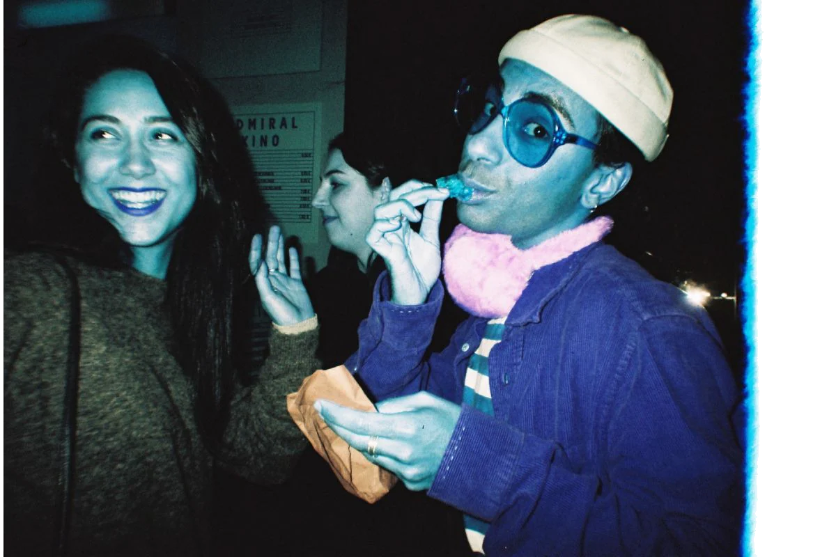 Lomography Simple Use Turquoise 400 — front view